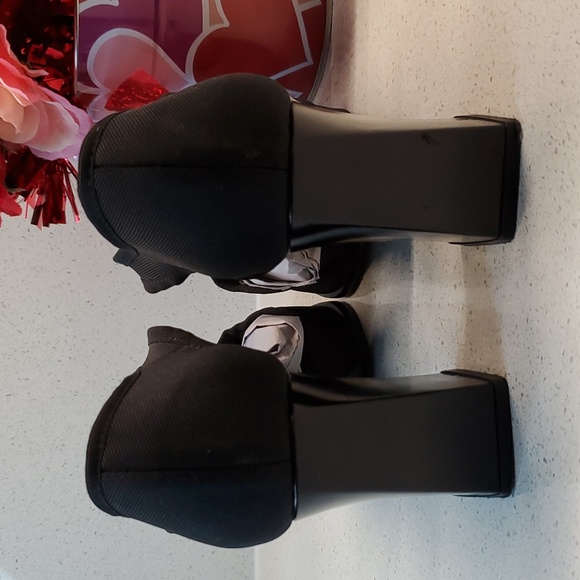 STUART WEITZMAN block heels (sz 6W) - Picture 4 of 8